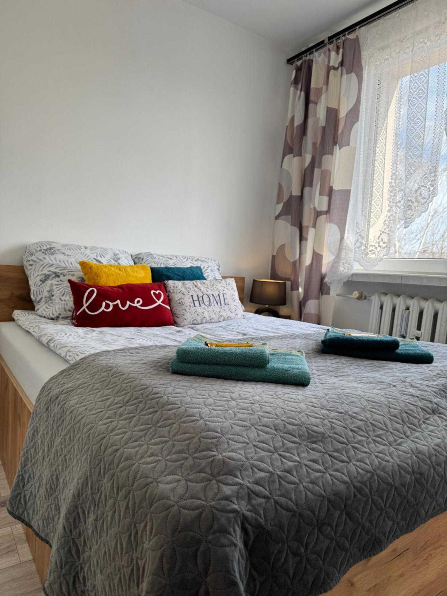 Apartament -Jak W Domu- Czeladz 60M2 Centrum Katowic 10Km エクステリア 写真